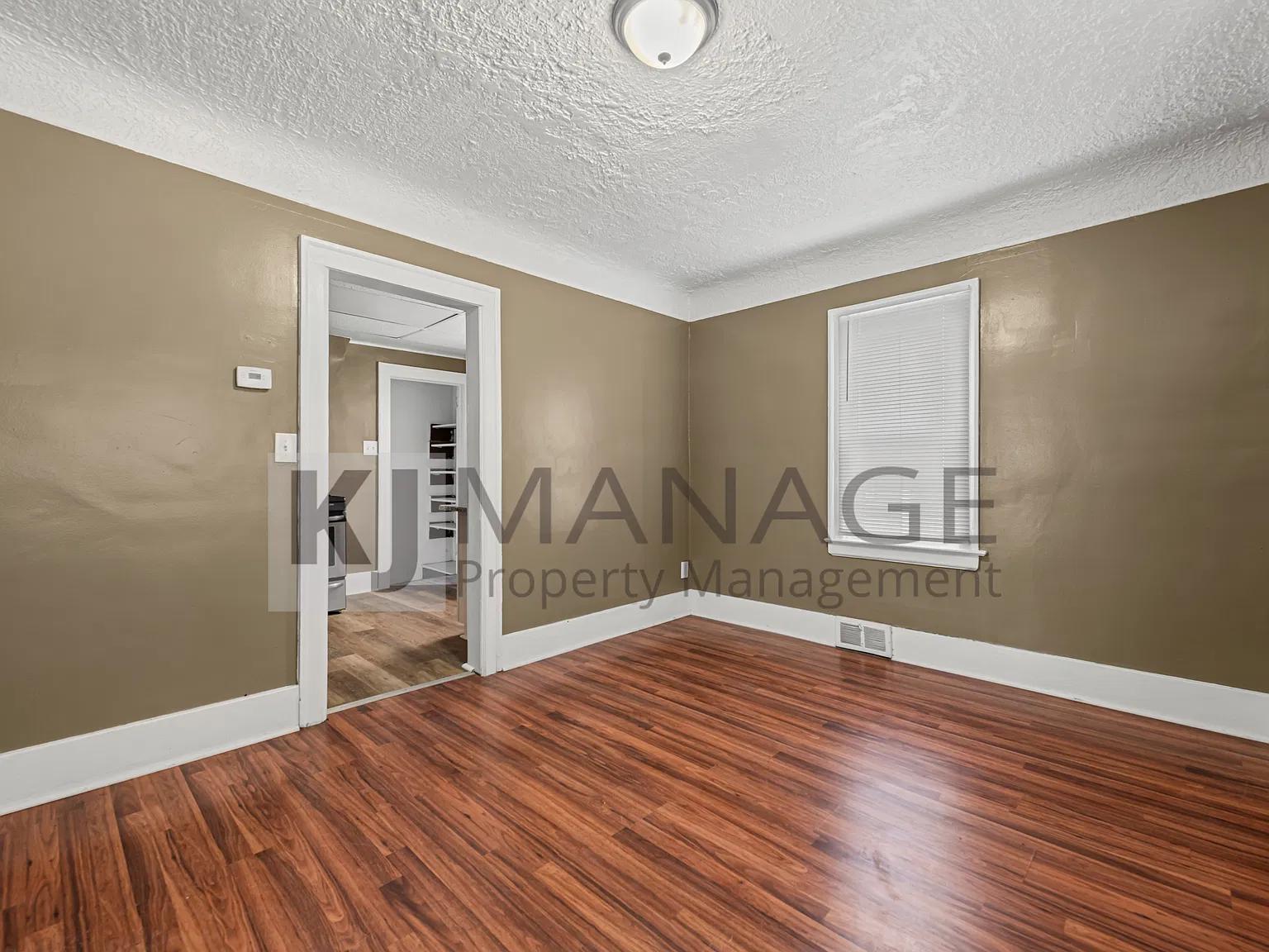 3 bed, 1202 sqft, $1,550 — Photo 4