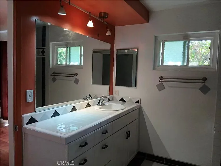 444 Redlands Ave — Photo 17