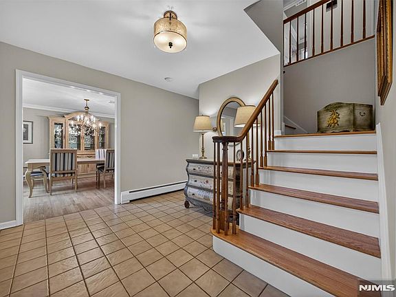 4th image of 607 Poplar Rd