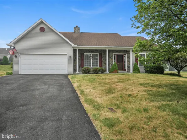 106 Wisteria Ct, Sinking Spring, PA 19608