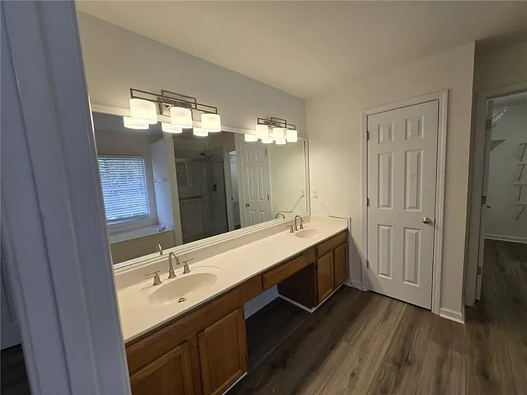 10845 Glenbarr Dr — Photo 15