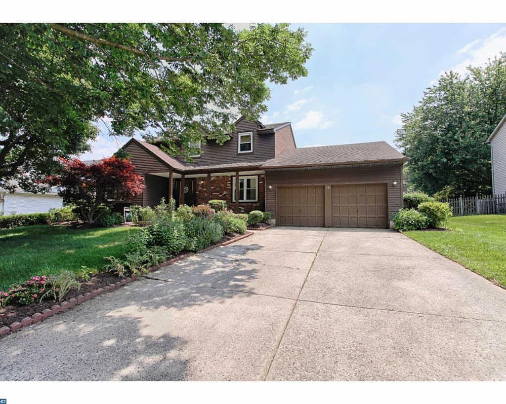 10 Lucille Ln photo 1