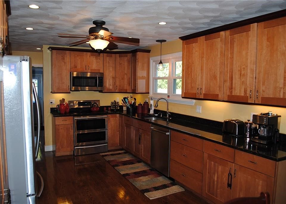 305 Richardson Ave, Attleboro, MA 02703 Zillow