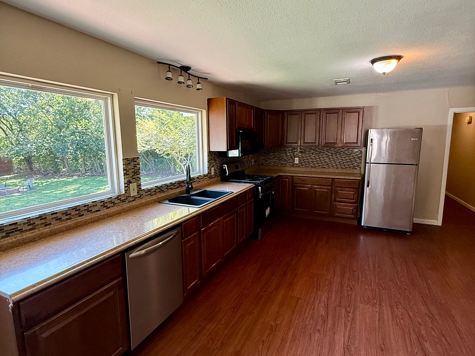 3 bed, 1537 sqft, $1,825 — Photo 3