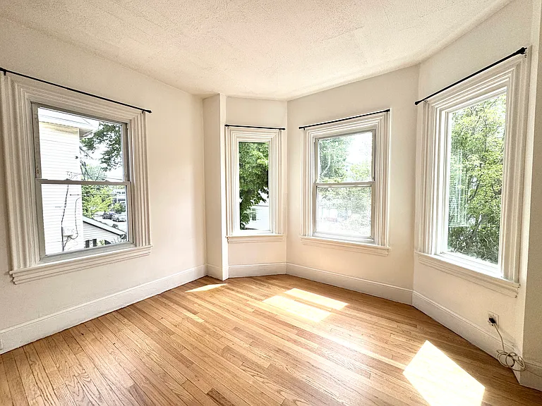 56 Pinckney St #2 — Photo 2