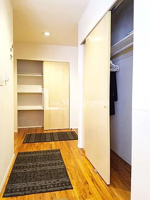 Rented by Lisa Management | media 19