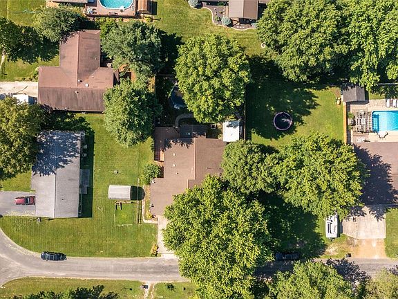 2nd image of 200 Lorraine Dr