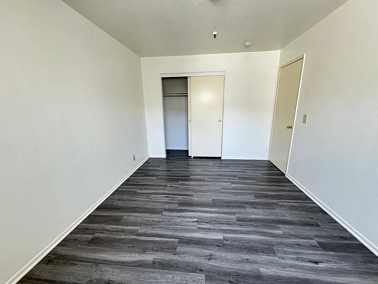 12617 Kornblum Ave — Photo 15