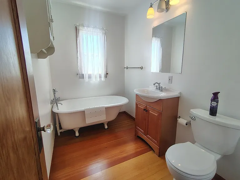 2568 E Seneca St — Photo 15