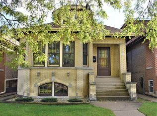 5245 W Wolfram St, Chicago, IL 60641