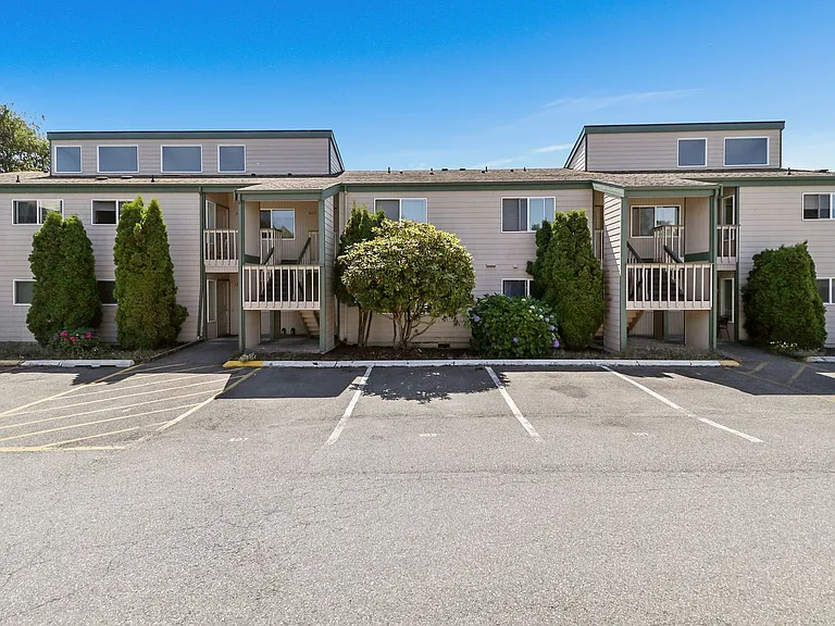 Idylewood Apartments — Photo 27