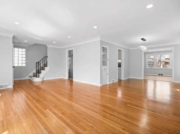 3781 Bushnell Rd, University Heights, OH 44118