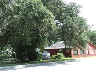 702 N Howe St, Southport, NC 28461
