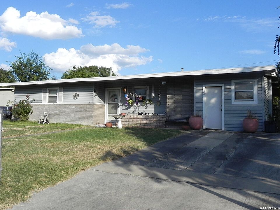 1st image of 134 DUMONT DR