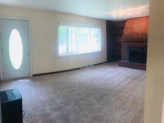 4th image of 30419 N East End Ave