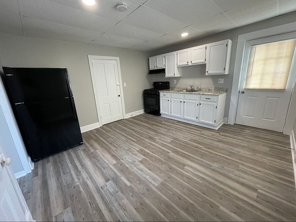 1st image of 26 N Pine St APT 3