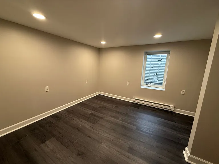 107 E Poplar St — Photo 11