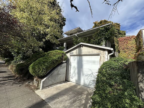 2nd image of 2823 N Killingsworth St