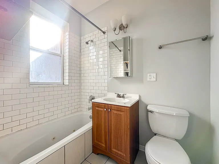 1364 N Hamlin Ave — Photo 8