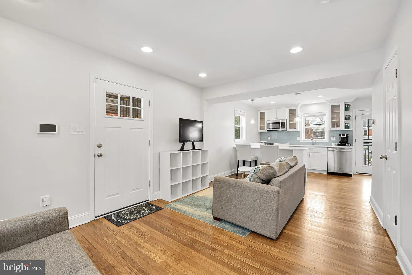 4 bed, 2.5 bath, 1789 sqft, $3,600 — Photo 3
