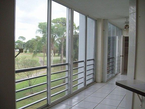 3rd image of 3836 Via Poinciana APT 304