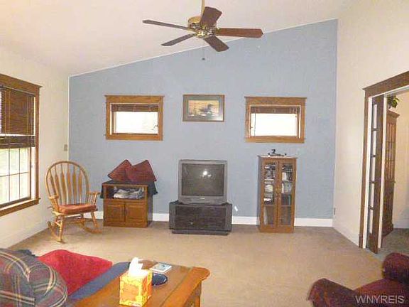 4th image of 140 Burbank Dr