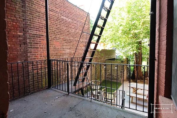 Rented by Grand & Co. | media 5