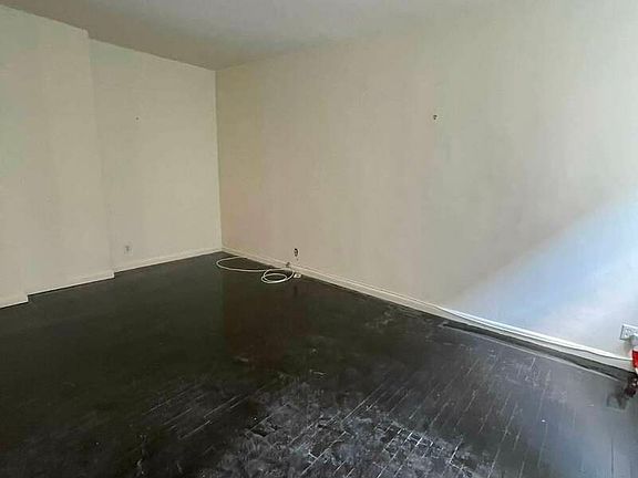 3rd image of 243 W 99th St #C2