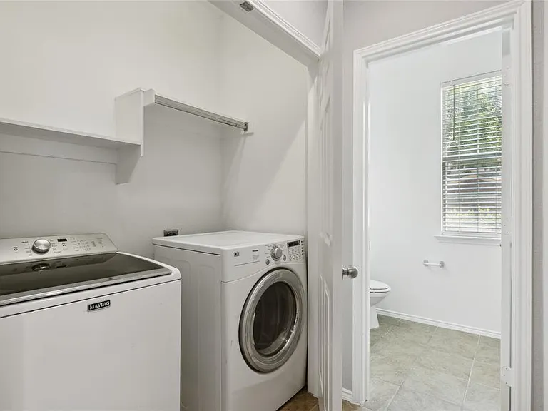 2316 Stoneleigh Pl — Photo 7
