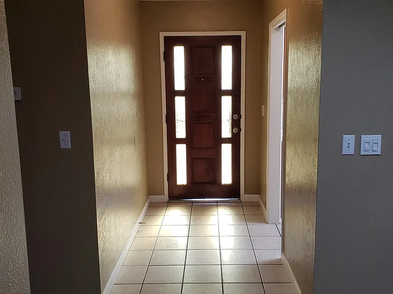 1421 Roberts Ave — Photo 7