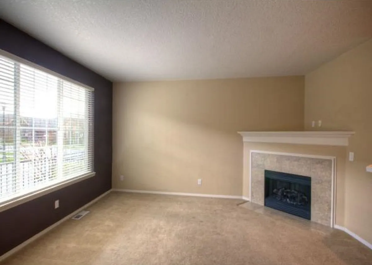 Building Photo - 17085 SW Pleasanton Ln