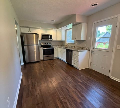 2nd image of 6513 Tiffany Ct NE