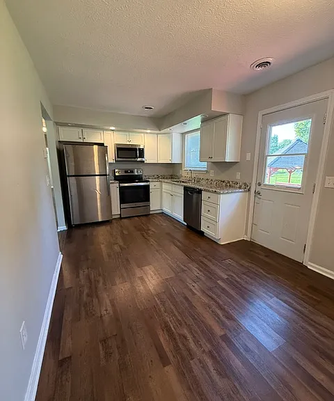 6513 Tiffany Ct NE — Photo 2