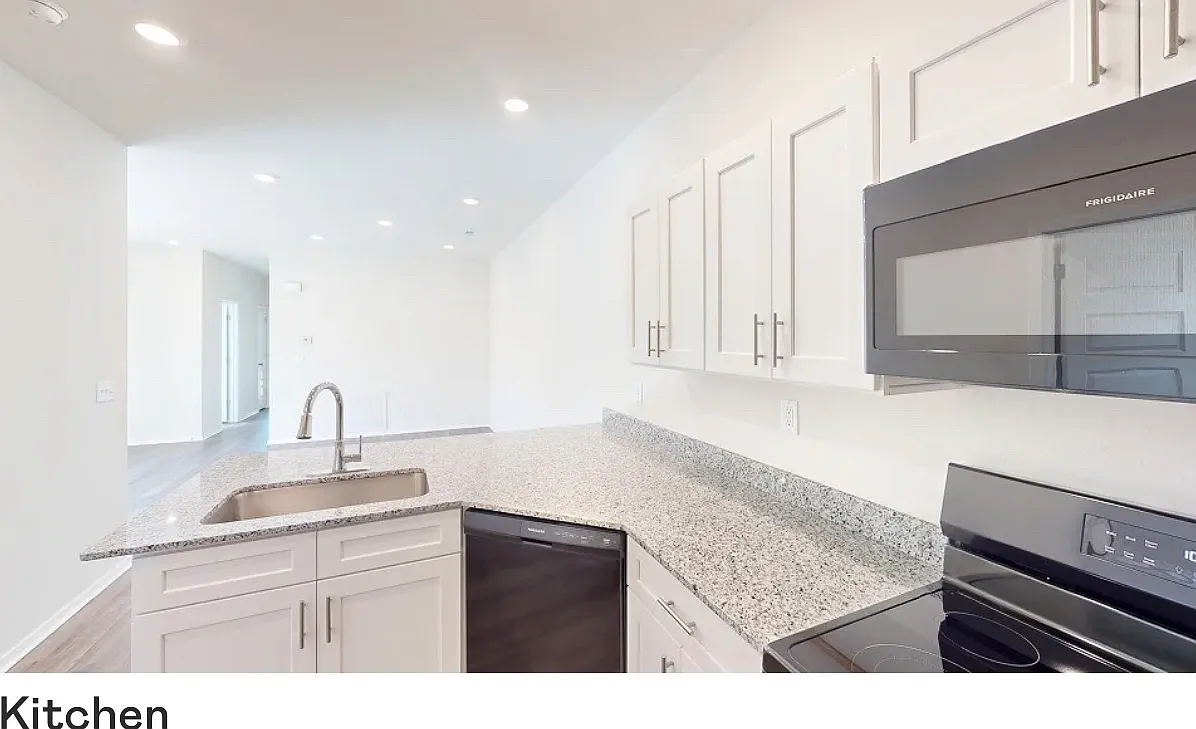 2 bed, 869 sqft, $1,400 — Photo 3