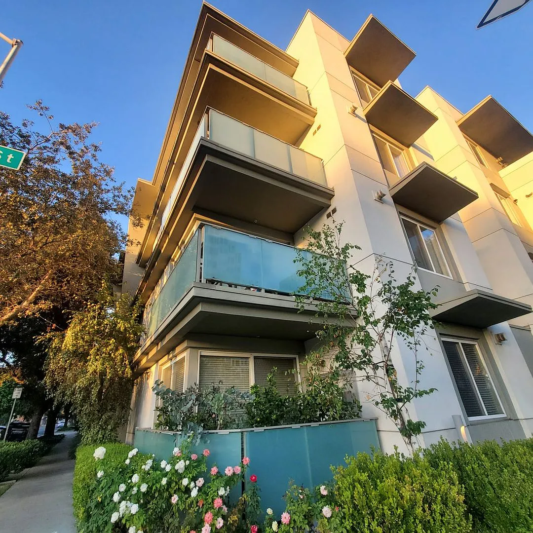 160 S. Hudson — Photo 1