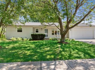 932 Knollside Rd, New Lenox, IL 60451