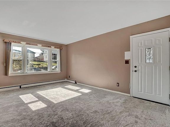 4th image of 49 Autumn Cir