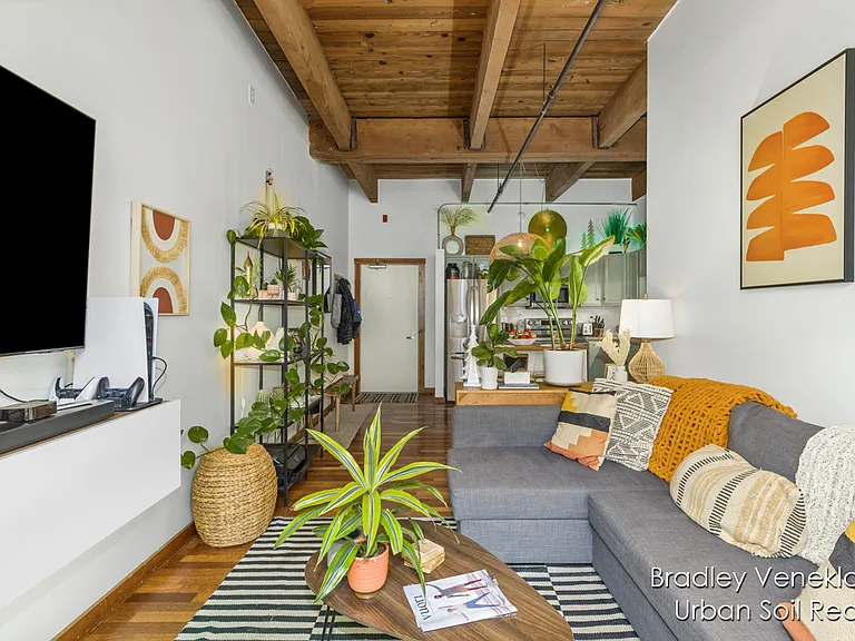 940 Monroe Ave NW #217 — Photo 4