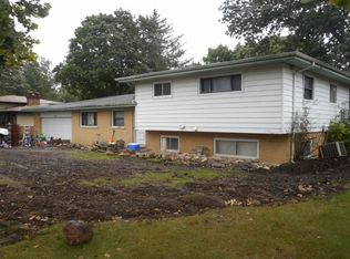 609 Lisa Rd, Dundee, IL 60118