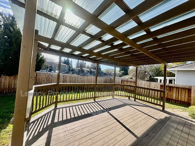 2750 Parkview Ter — Photo 15