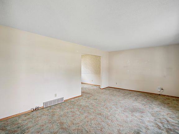 5th image of 4105 73rd Pl