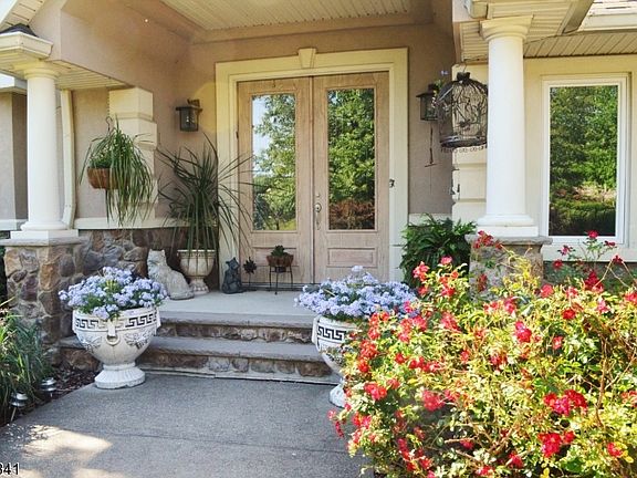 2nd image of 17 Country Ln