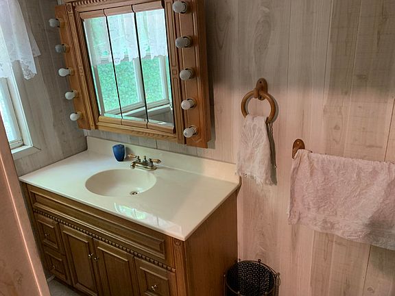 5th image of 1558 Topaz Ln