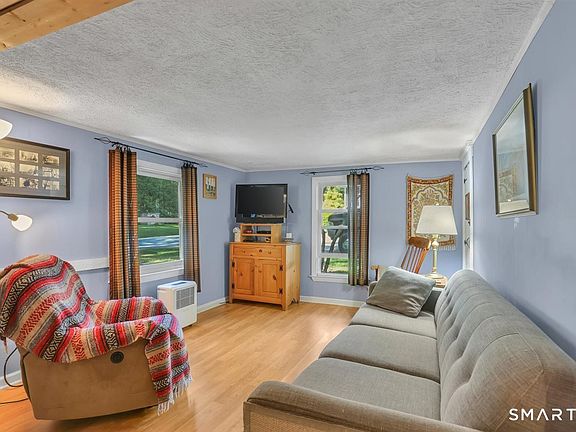 3rd image of 33 Reynolds Drive