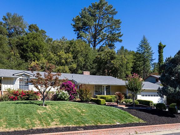 3rd image of 323 Rheem Boulevard
