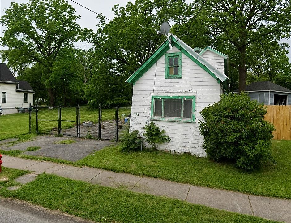 2nd image of 352 Fox St