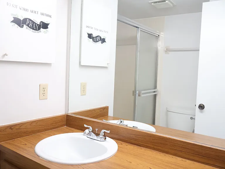 en-suite bathroom #2
