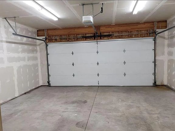 3rd image of 1919 N Flora Rd