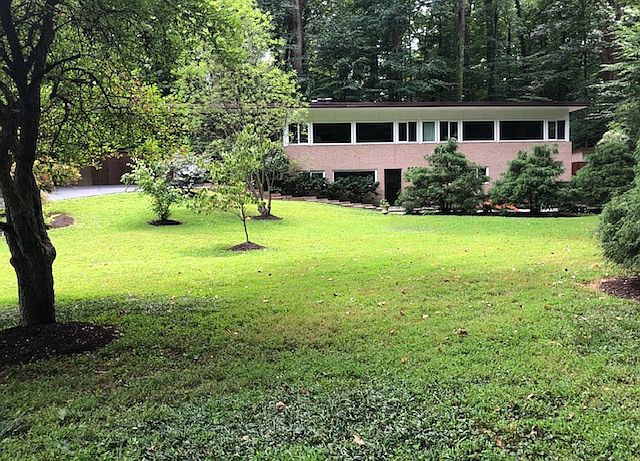 1st image of 6200 Waterway Dr