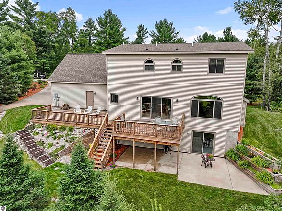 2nd image of 627 White Pine Dr